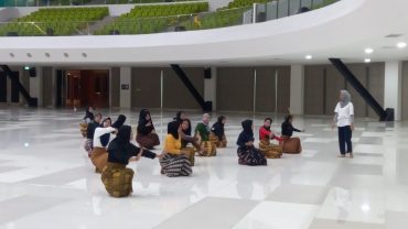 Raditya Mencerahkan Semesta