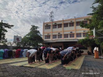 Suasana Kajian Pemuda Islam dan Salat Berjamaah