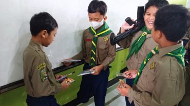 Cara Guru SD Muhammadiyah 1 Ketelan Menggembirakan Pembelajaran Siswa