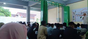 Ramadan, MTS Muhammadiyah Surakarta Adakan Kajian, Buka Bersama dan Berbagi Takjil untuk Masyarakat Sekitar