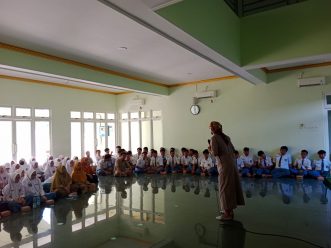 Upgrade Ilmu Adab di Pekan Pertama SMA Muhammadiyah PK Kottabarat Surakarta