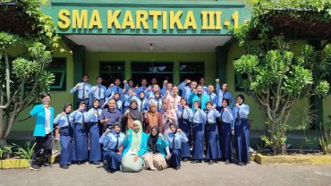 Tim Dosen Geografi UMS Berikan Materi Kesiapsiagaan dan Upaya Mitigasi Banjir di SMA Kartika III-I Semarang