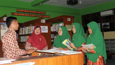 Perpustakaan SD Muhammadiyah Program Khusus Solo Keren !