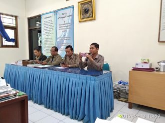 SINKRONISASI REAL COUNT DAN QUICK COUNT DI GREEN SCHOOL SMP MUHAMMADIYAH 7 SOLO