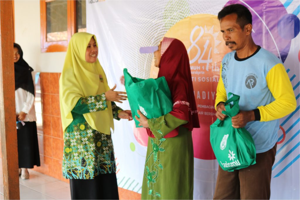 BERSAMA LAZISMU, SD MUH 1 KETELAN GELAR BAKSOS DI PERBATASAN