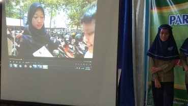 Melatih Keterampilan Literasi Teknologi Melalui Presentasi Video