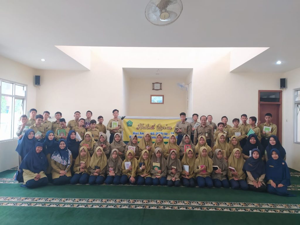 Memperingati HAB Kemenag, MTs Muhammadiyah Surakarta Menggelar Kegiatan Khotmul Qur’an