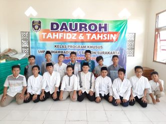 MBS SMP MUH 1 SIMPON UNGGULKAN DAUROH AL QUR’AN