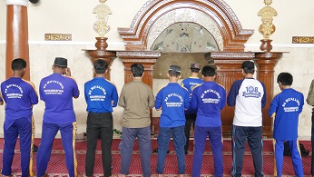 Siswa MAM Surakarta Outing_Class di_Masjid_Agung Surakarta