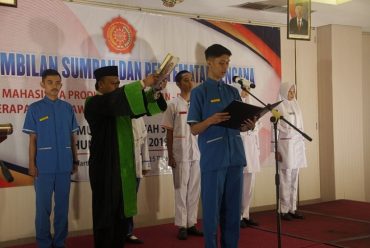 178 Mahasiswa Dari 5 Prodi ITS PKU Disumpah Sebelum Praktek Pelayanan Kesehatan