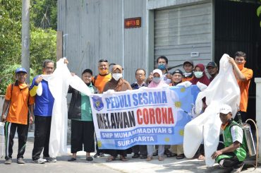 Guru SMP Muh. 5 Gelar Aksi Sosial Pencegahan Corona