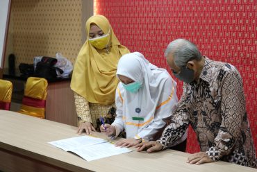 MILAD MUHAMMADIYAH 108, LAZISMU BERIKAN BEASISWA SANG SURYA