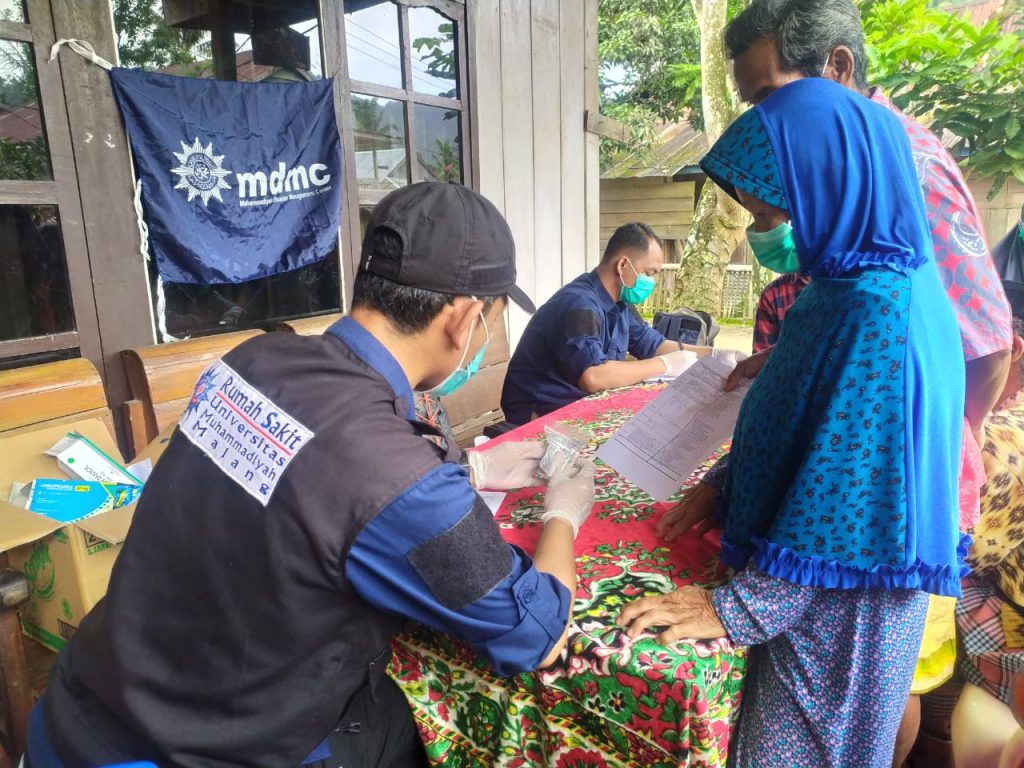 Tim Medis MDMC Layani Warga Terisolir