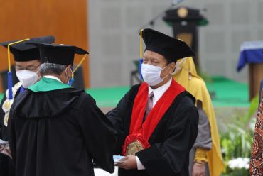 Prof Absori, Salah Satu Peraih Penghargaan pada Hari Jadi ke 63 UMS, Dia Dinilai Berkontribusi Aktif Lakukan Penelitian