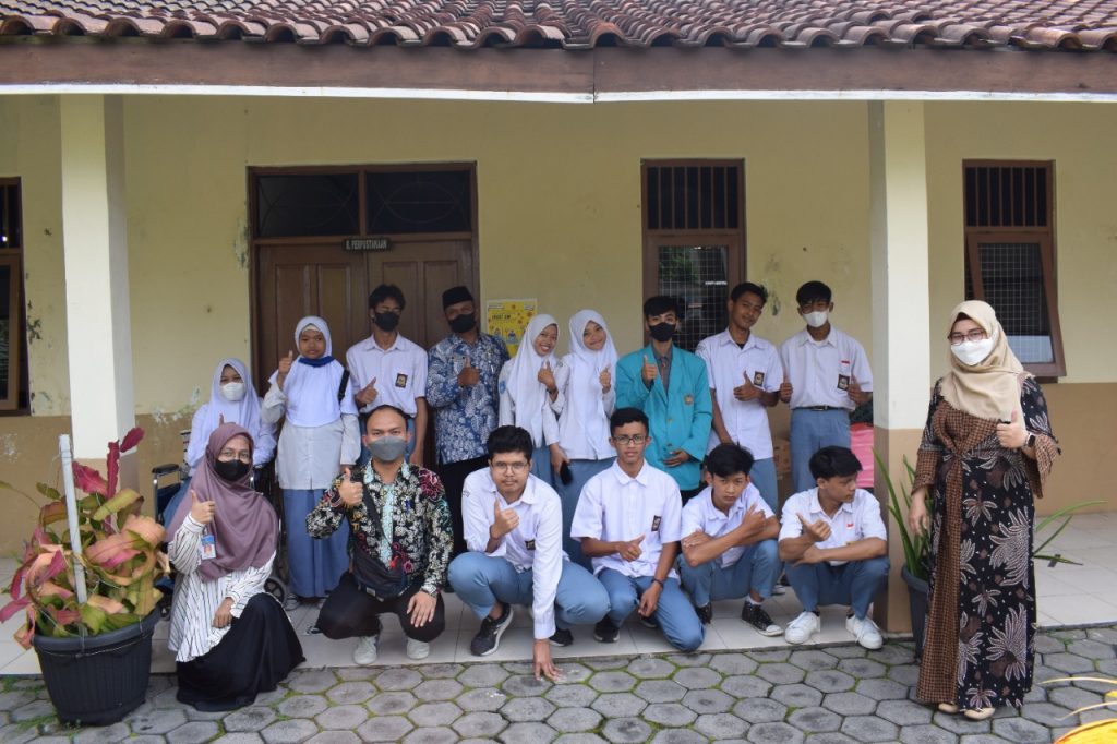 Tim Pengabdian Masyarakat UMS Ajak siswa SMA Inklusi Mengenal Sistem Informasi Geografi