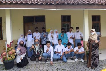 Tim Pengabdian Masyarakat UMS Ajak siswa SMA Inklusi Mengenal Sistem Informasi Geografi