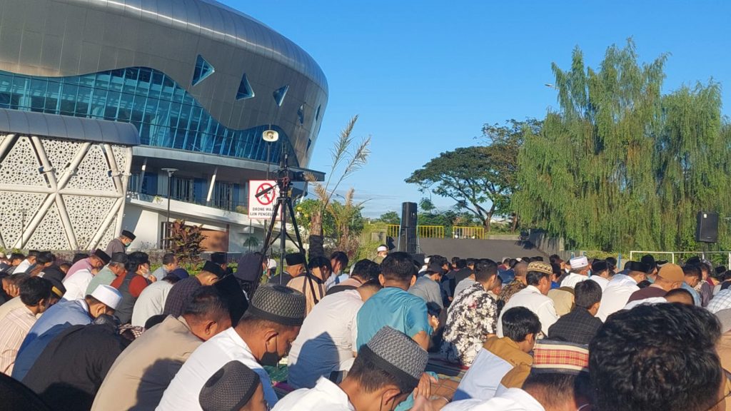 Ratusan Warga Padati Halaman Edutorium UMS, Shalat Iduladha 1443 H