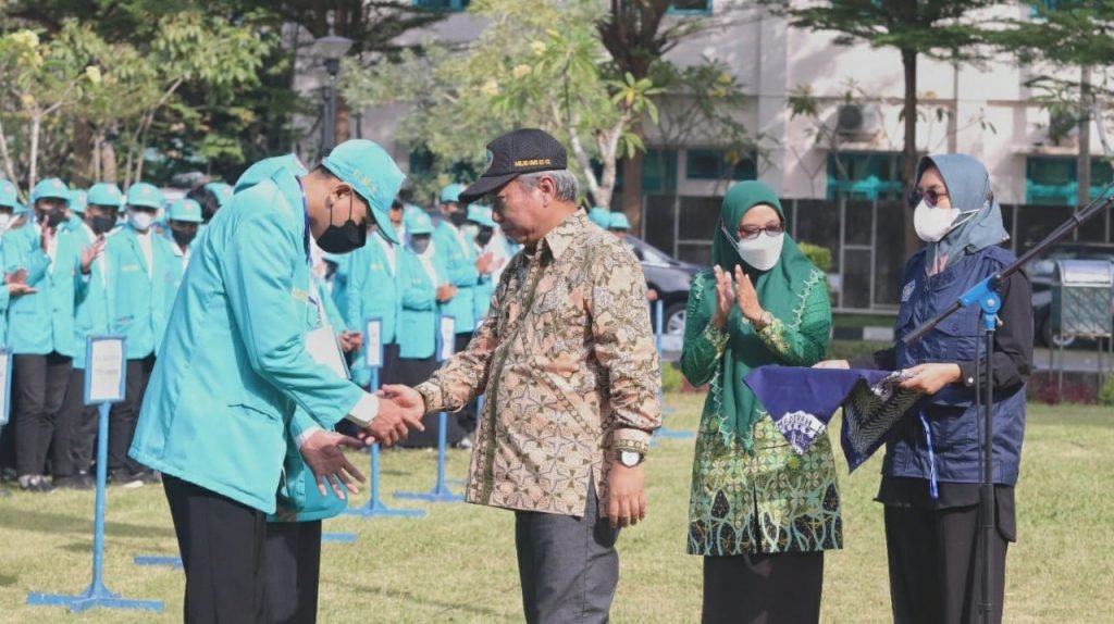 UMS Lepas 666 Mahasiswa Fakultas Ilmu Kesehatan untuk KKN-IPE-AIK