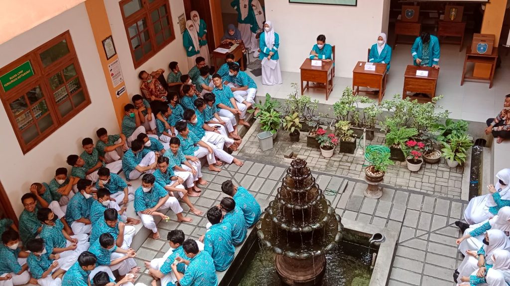 Adu Argumen Tentang Strategi Memajukan IPM