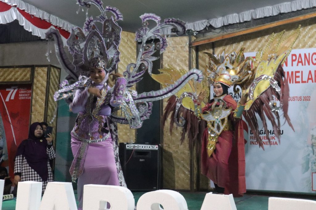 Ramaikan Banjarsari Gumelar, SMK Muhammadiyah 5 Surakarta Tampilkan Fashion Show