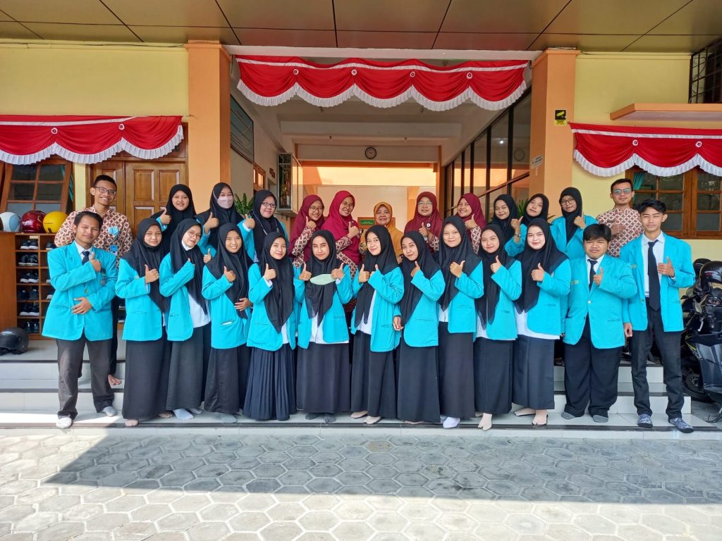 Merasa Tertantang! PLP UMS Praktik Mengajar di SMA Muh PK Kottabarat