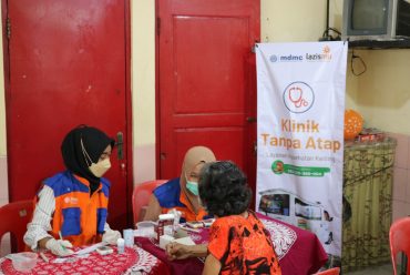 Lazismu dan MDMC Solo Dampingi Lansia Sejahtera Tapen