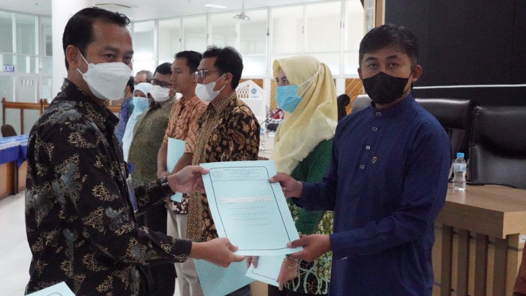 Penyerahan SK Jabatan Fungsional dan Kenaikan Pangkat Dosen