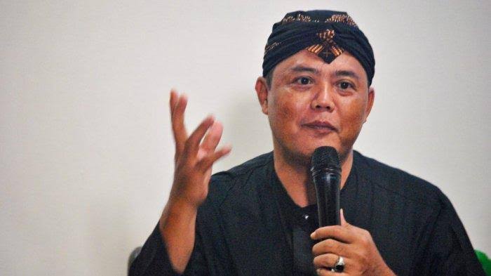 Bupati Karanganyar Beri 20 Bus untuk Transportasi Muktamar