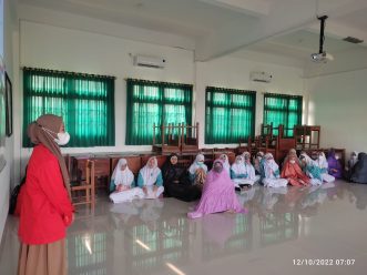 Edukasi Kesehatan, Mahasiswa ITS PKU Muhammadiyah Surakarta Beri Penyuluhan