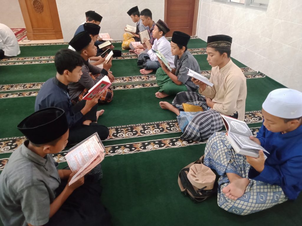 Peringati Hari Santri Nasional 2022, MTs Muhammadiyah Surakarta Gelar Khotmil Qur’an