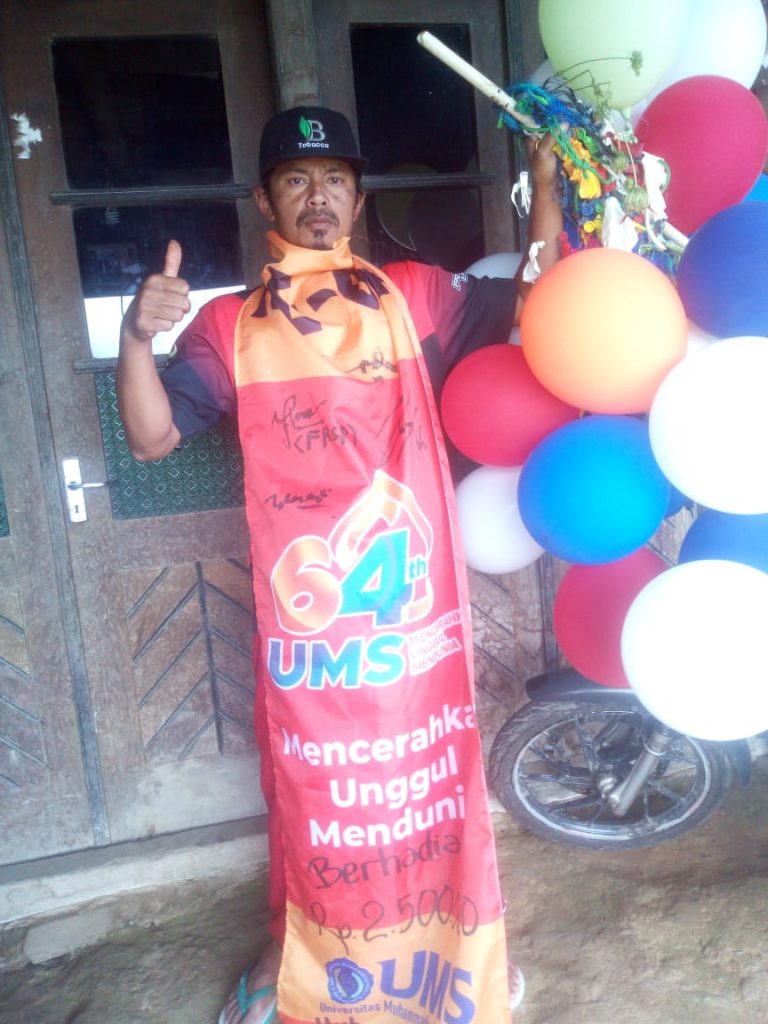 Warga Temanggung Temukan Balon Udara Hari Jadi ke-64 UMS, Berhadiah