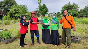 Jelang Muktamar, Lazismu Surakarta Tanam Seratus Pohon Buah