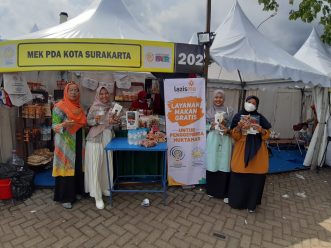 UMKM Binaan Lazismu Solo Bagikan Jualan Gratis ke Penggembira Muktamar
