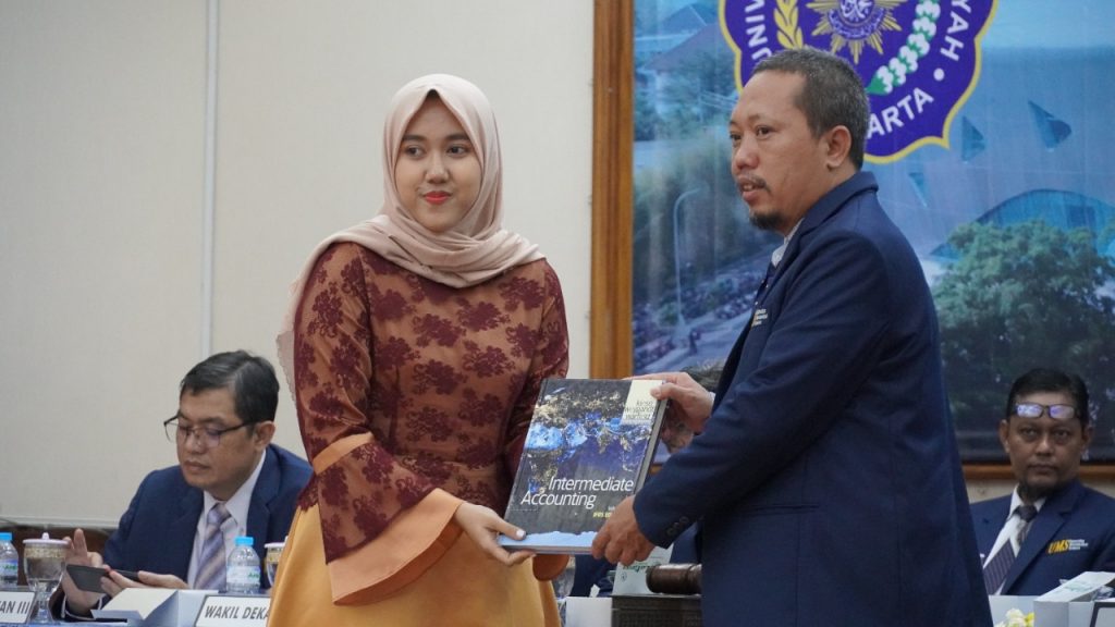 Jelang Wisuda, 153 Calon Alumni FEB UMS Dapat Pembekalan