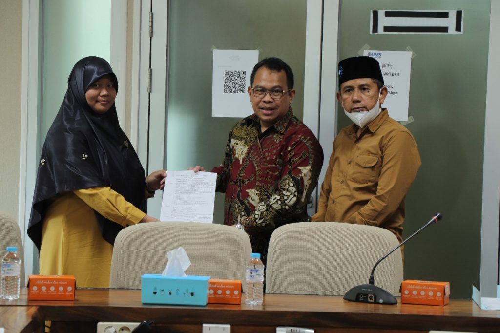 40 Dosen UMS Terima SK Kenaikan Pangkat dari LLDIKTI