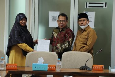 40 Dosen UMS Terima SK Kenaikan Pangkat dari LLDIKTI