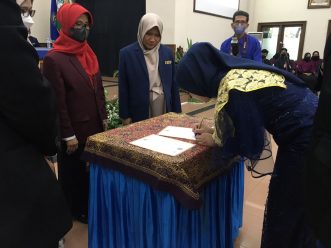 73 Lulusan Cumlaude Program Profesi Ners UMS Diambil Sumpah