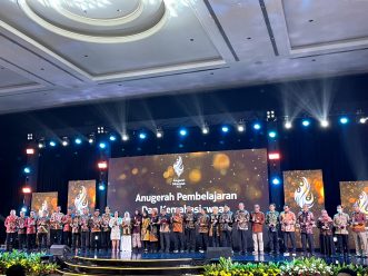 UMS Memang Top!! Raih 2 Penghargaan di Anugerah Diktiristek 2022