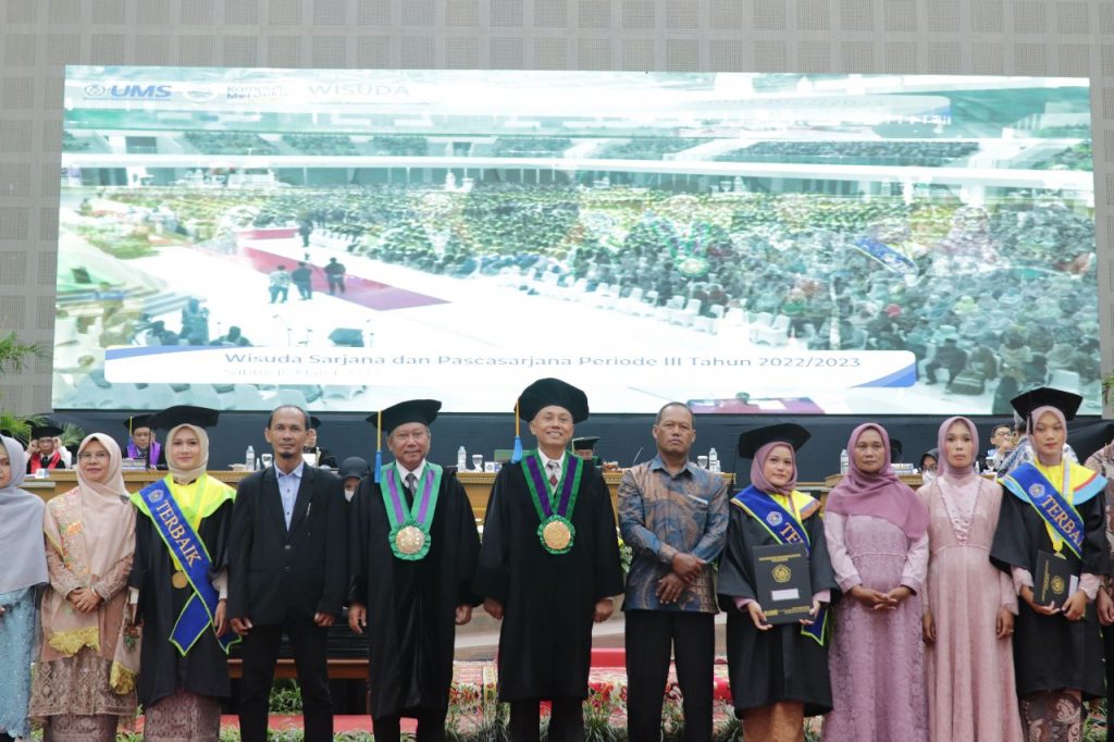 Wisuda UMS, Maret 2023 Jadi Momen Membahagiakan dan Mengharukan