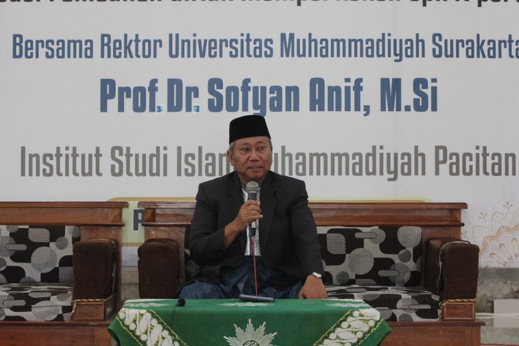 Berikan Kajian Ramadhan di ISIMU Pacitan, Rektor UMS: Manifestasikan Iman dalam Praksis Gerakan