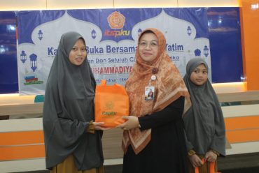 ITS PKU Muhammadiyah Solo Buka Bersama 55 Anak Yatim