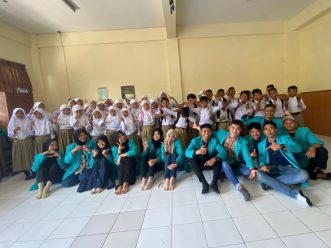 Aksi Inspiratif Mahasiswa UMS dalam Sosialisasi dan Kegiatan Peduli Lingkungan di SD Muhammadiyah 24 Gajahan
