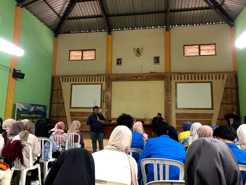 Pelajari Toleransi, Mahasiswa PMM 3 di UMS Kunjungi Desa Kemuning, Karanganyar
