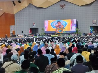 Dua Puluh Ribu Warga Muhammadiyah Hadiri Tablig Akbar Ustaz Adi Hidayat di Edutorium UMS