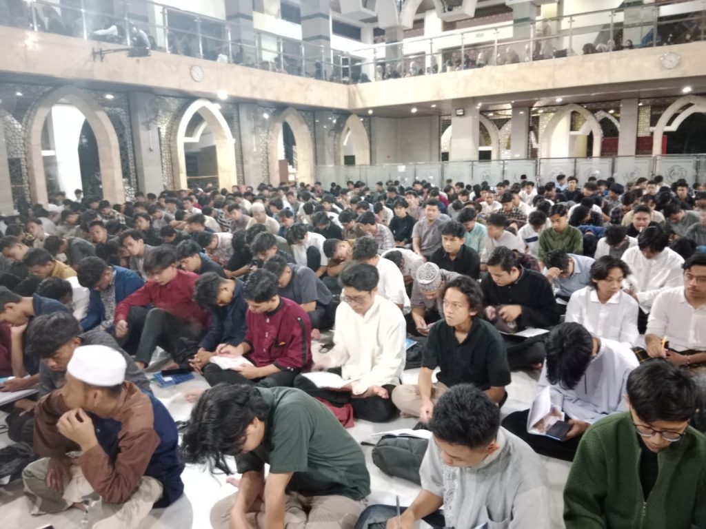 2.000-an Jamaah Hadiri Kegiatan Cinta Subuh di UMS