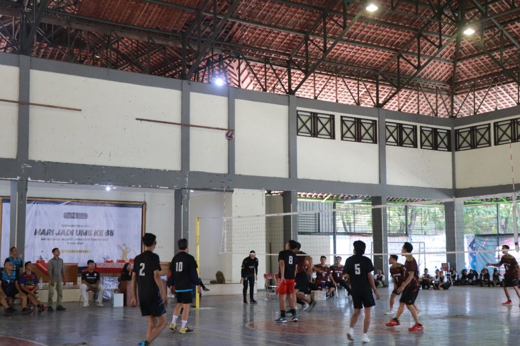 16 Tim Ikuti Pertandingan Bola Voli Sambut Milad ke-65 UMS