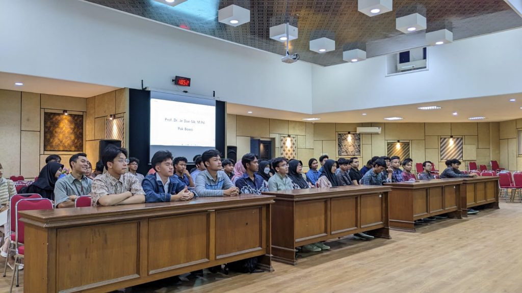 Sosialisasi Bahasa Korea oleh BKUI UMS