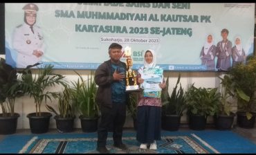 Rebut Piala Bupati, Murid SMP Muhammadiyah 5 Surakarta Raih Juara Kaligrafi