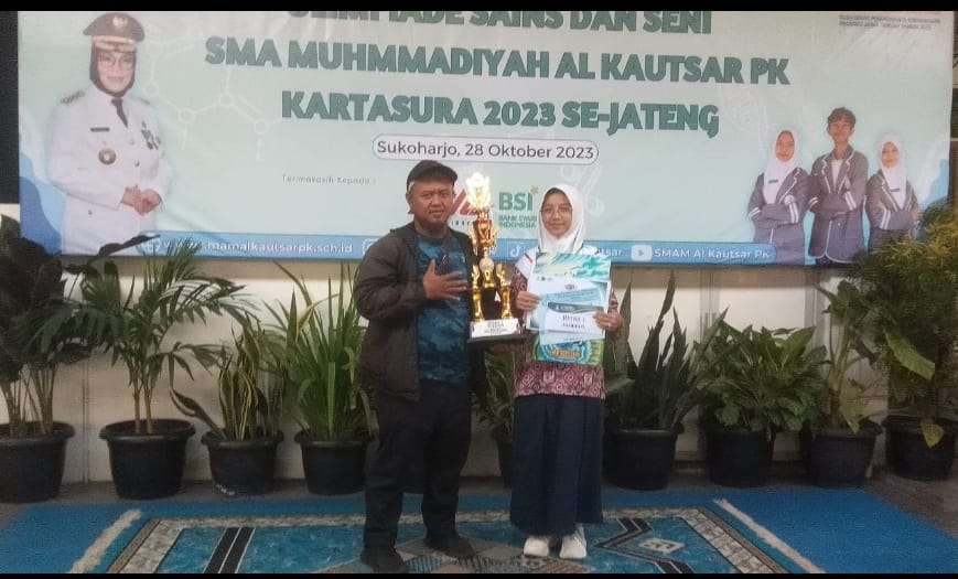 Rebut Piala Bupati, Murid SMP Muhammadiyah 5 Surakarta Raih Juara Kaligrafi