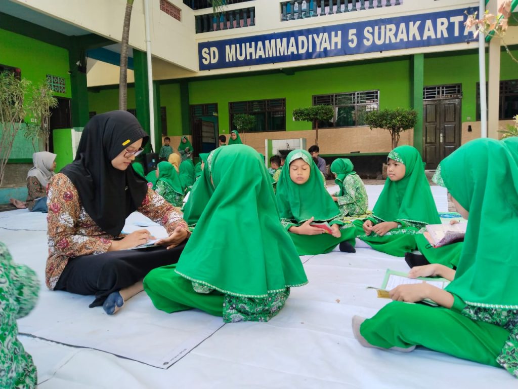 Perkuat Hafalan Al-Quran, Seluruh Siswa SD Muhammadiyah 5 Solo Ikuti Murojaah Akbar